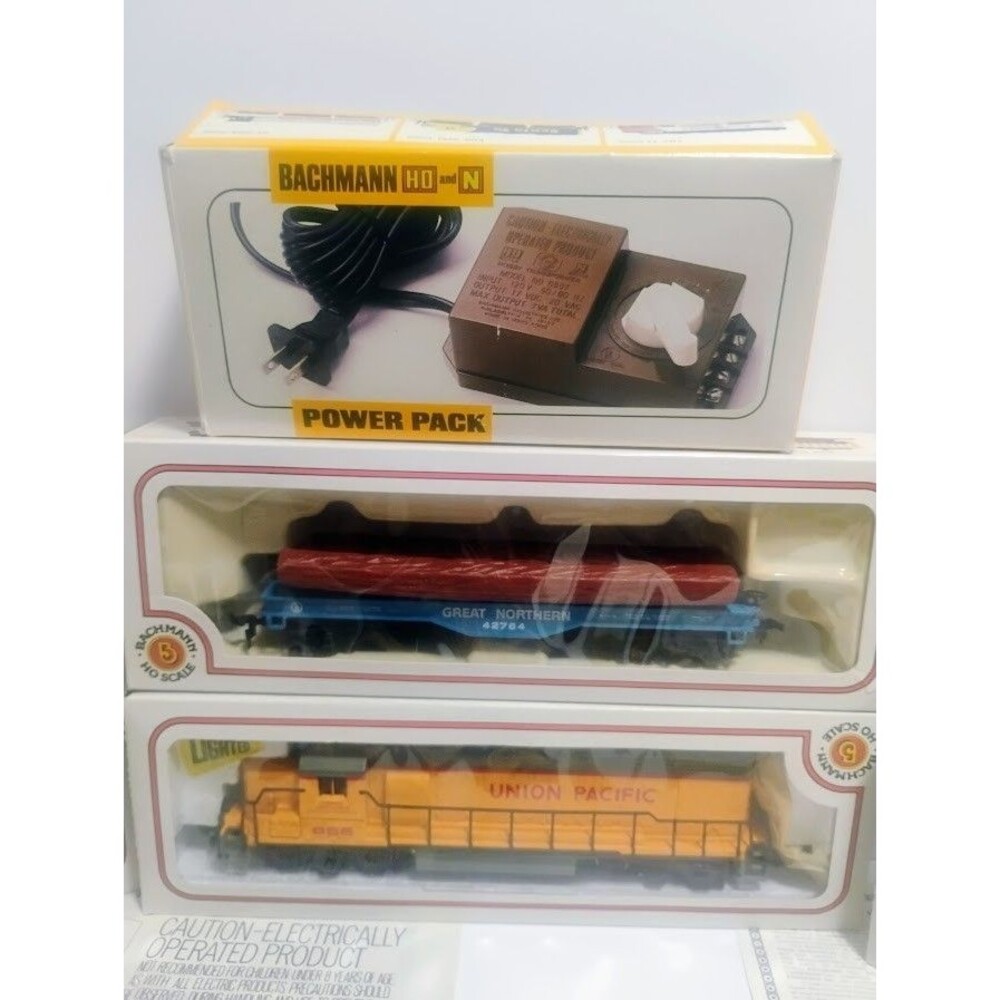 BACHMANN HO GAUGE RAILROAD TRAIN SET W LIGHTED UNION PACIFIC LOCOMOTIVE READ!!! - Picture 3 of 8